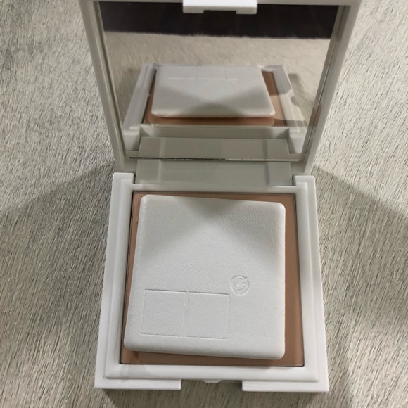 Korres Multivitamin Powder Compact - Picture 6 of 6